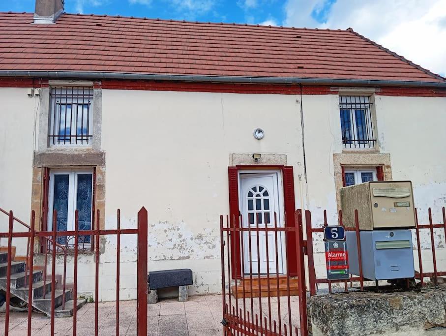 Halte De Saint Leger Deplacements Professionnels Et Familles Saint-Leger-Des-Vignes Exterior foto